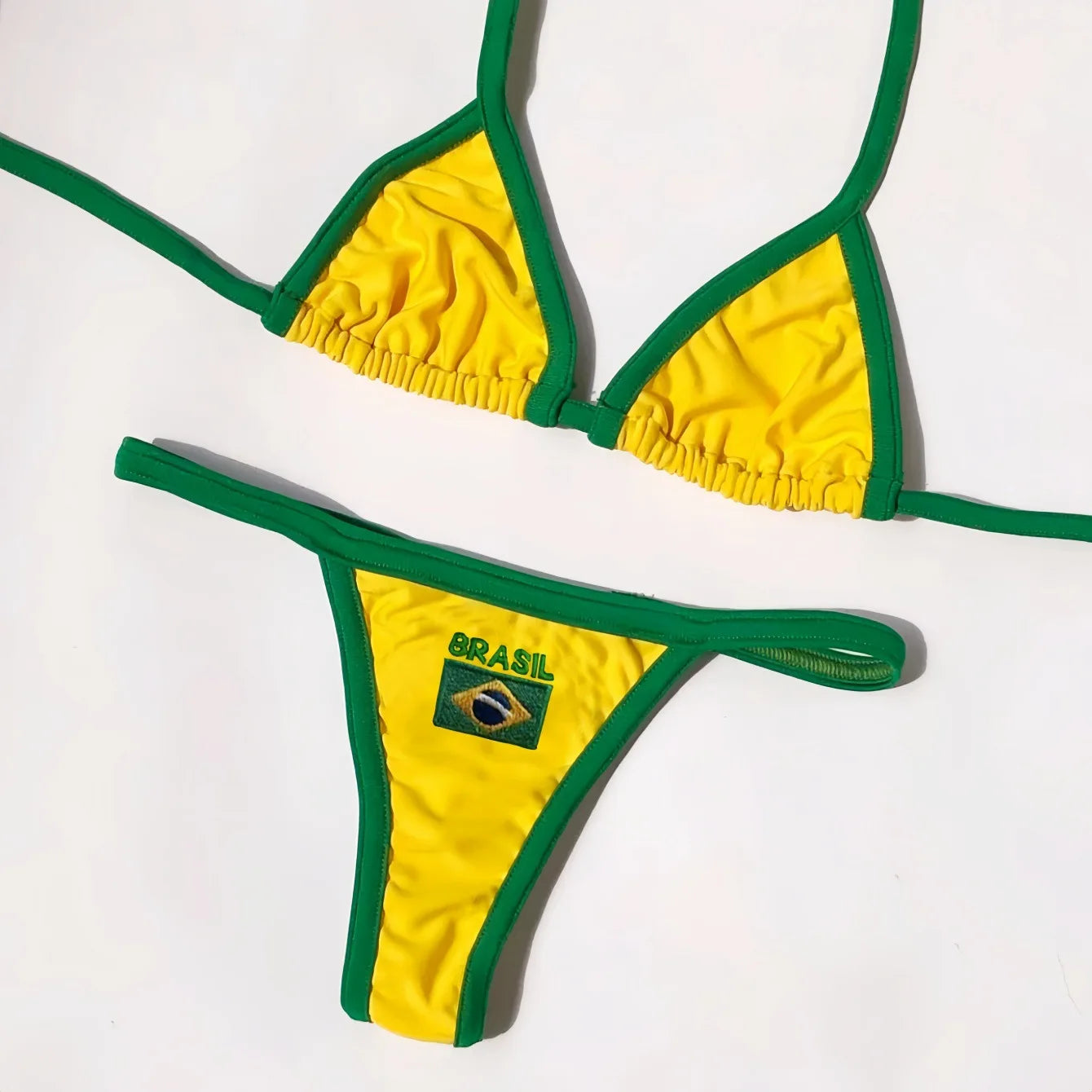 Biquíni bordado com a bandeira do Brasil