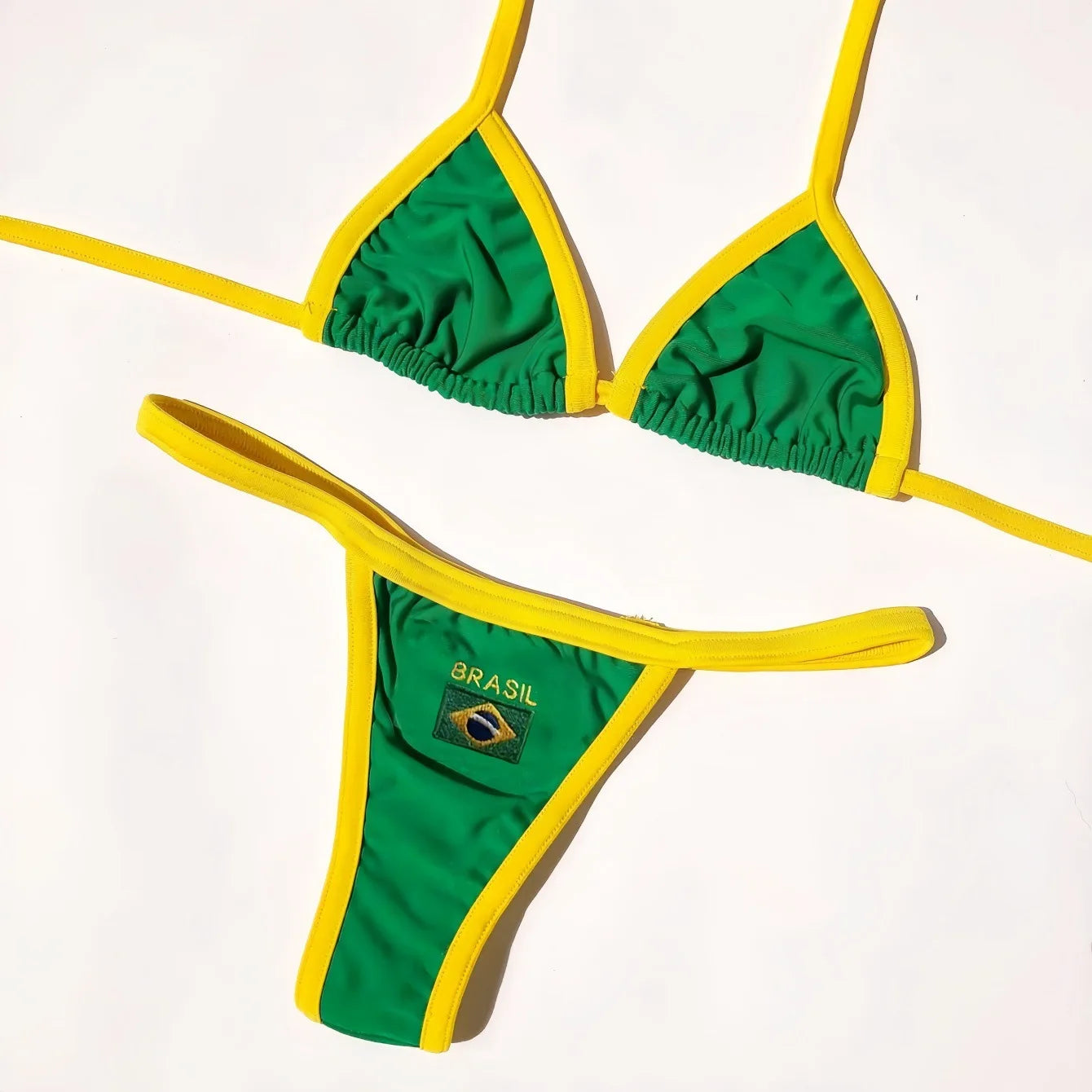 Biquíni bordado com a bandeira do Brasil